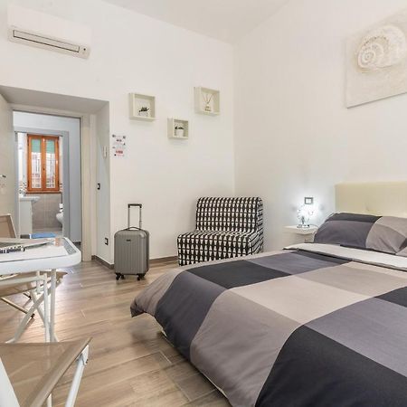 Scirocco Rooms Чивітавекк'я Екстер'єр фото